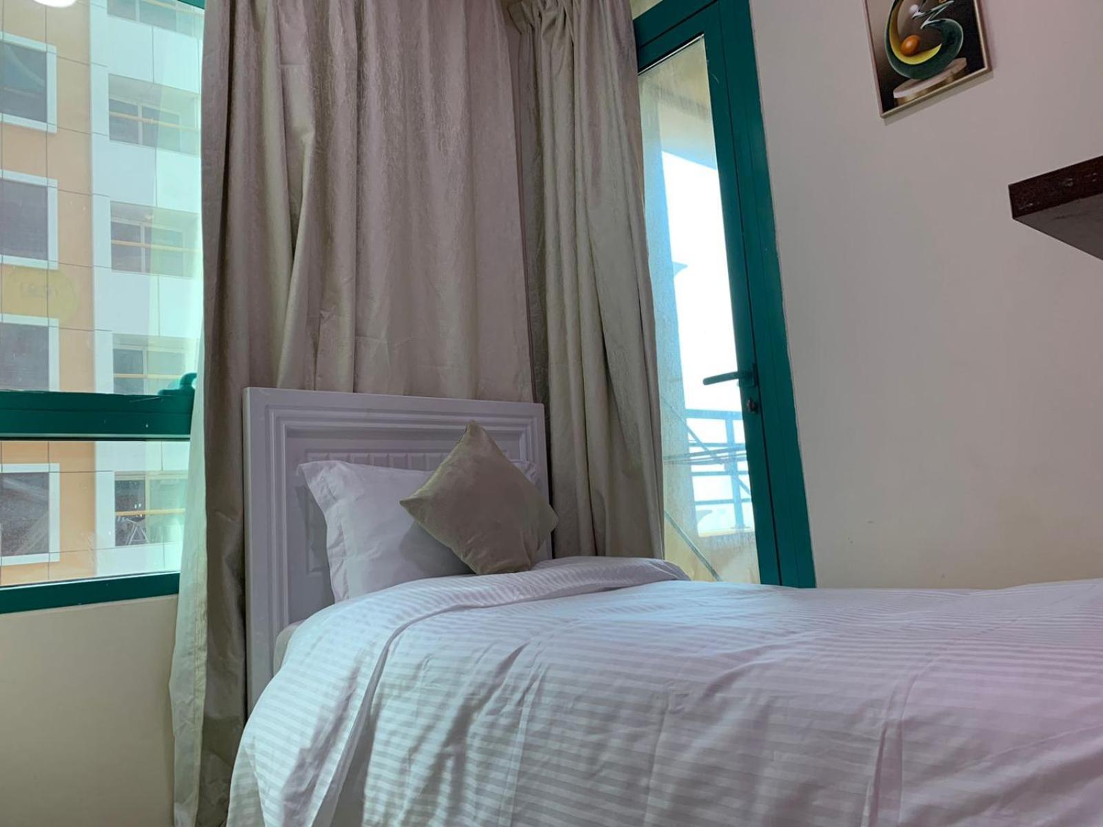 Nice Single Rooms For "Girls" Only In Dubai, Marina Luaran gambar