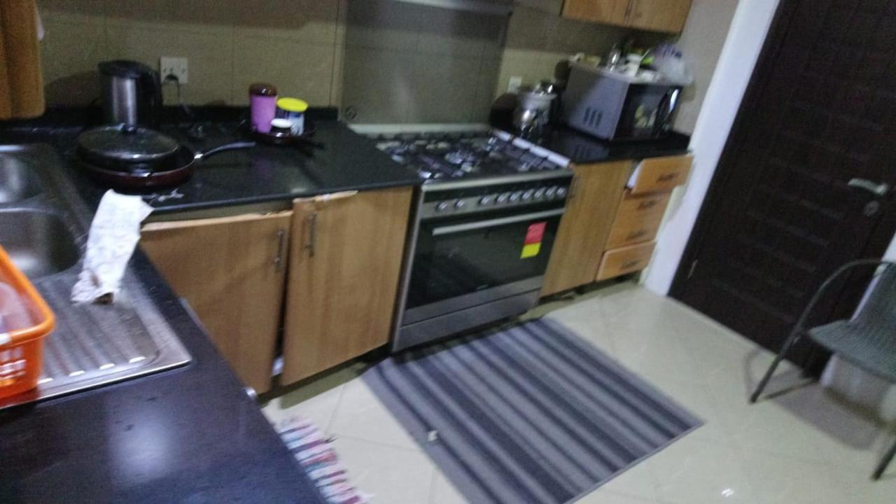 Nice Single Rooms For "Girls" Only In Dubai, Marina Luaran gambar