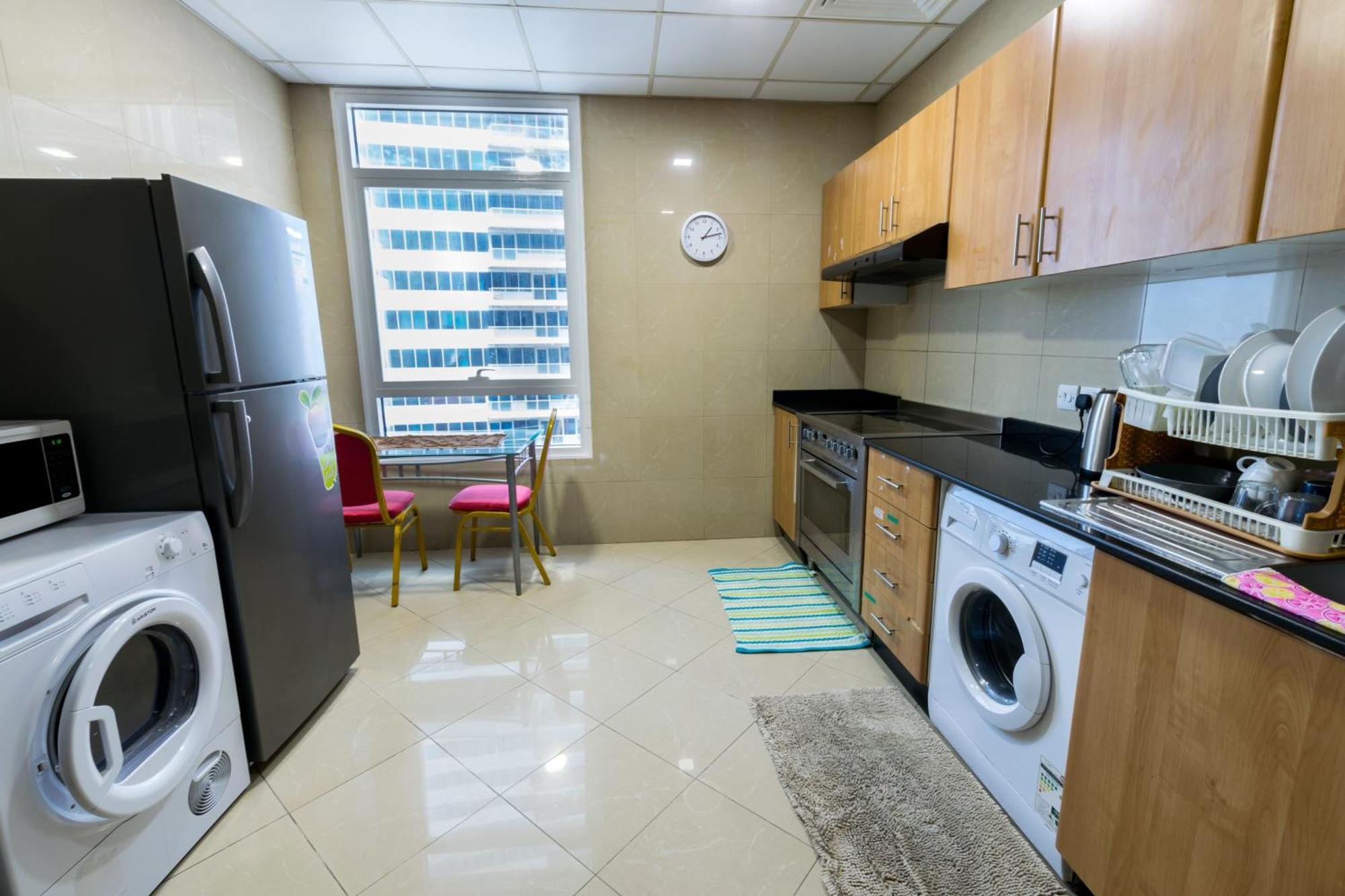 Nice Single Rooms For "Girls" Only In Dubai, Marina Luaran gambar