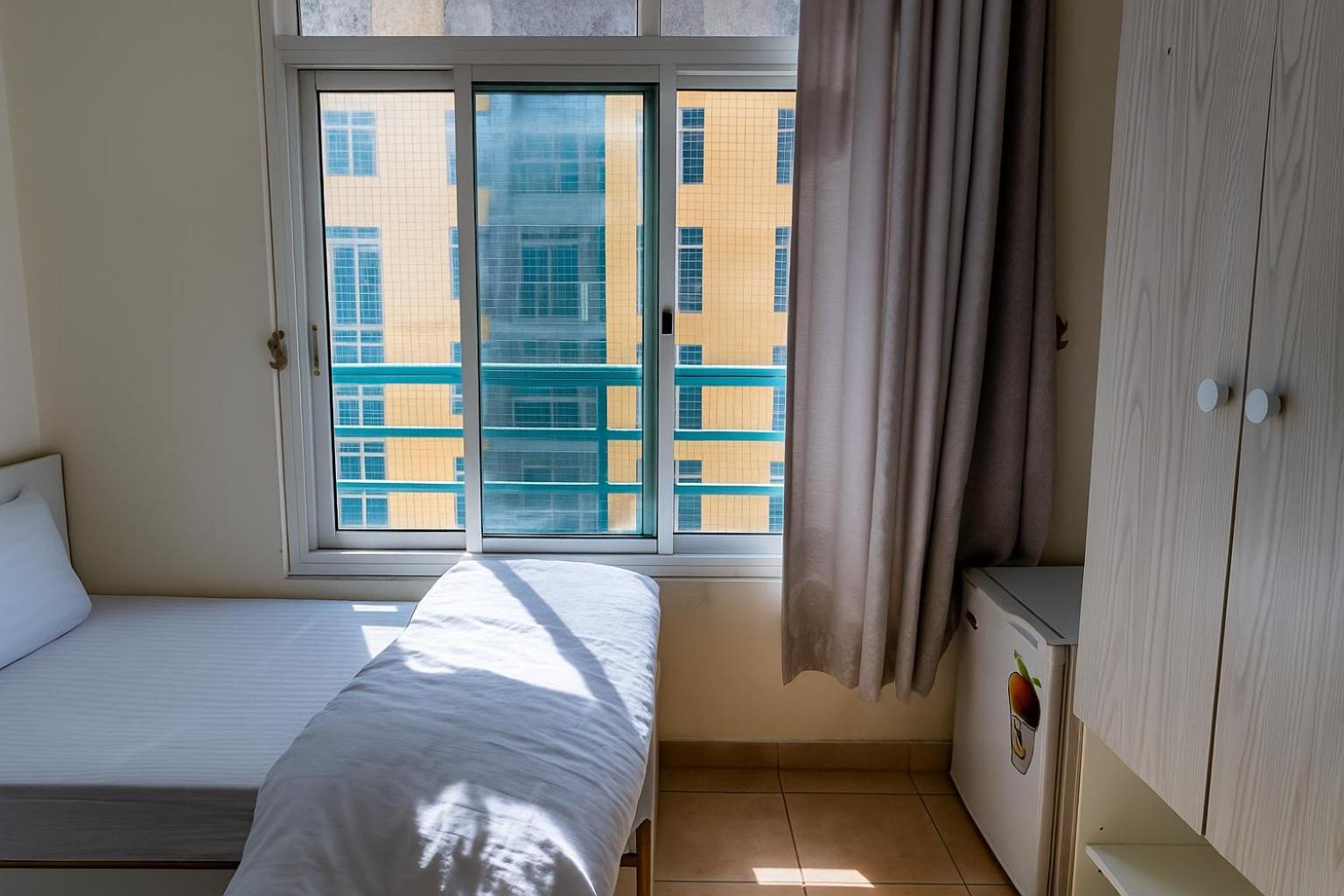 Nice Single Rooms For "Girls" Only In Dubai, Marina Luaran gambar