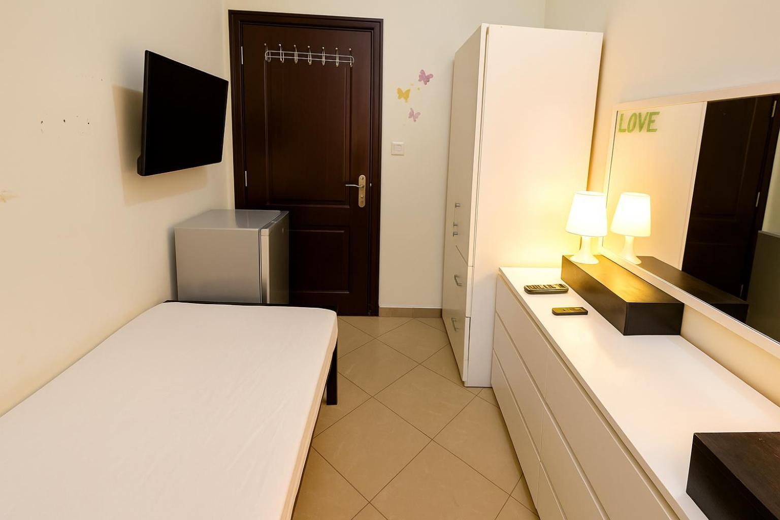 Nice Single Rooms For "Girls" Only In Dubai, Marina Luaran gambar